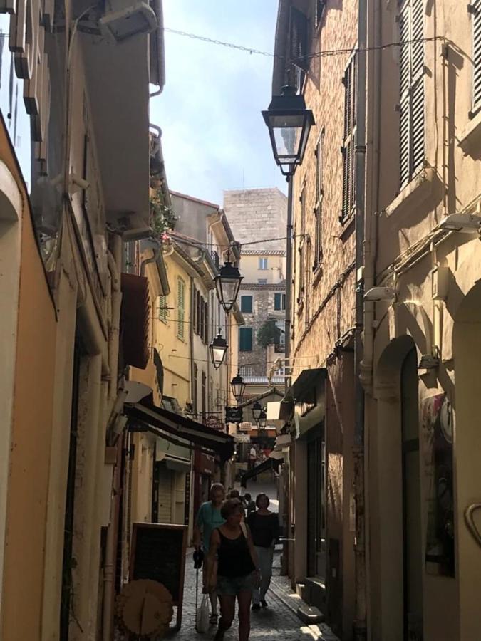 Apartment With Mediterranean Charm In The Heart Of The Provencal Market Antibes Bagian luar foto