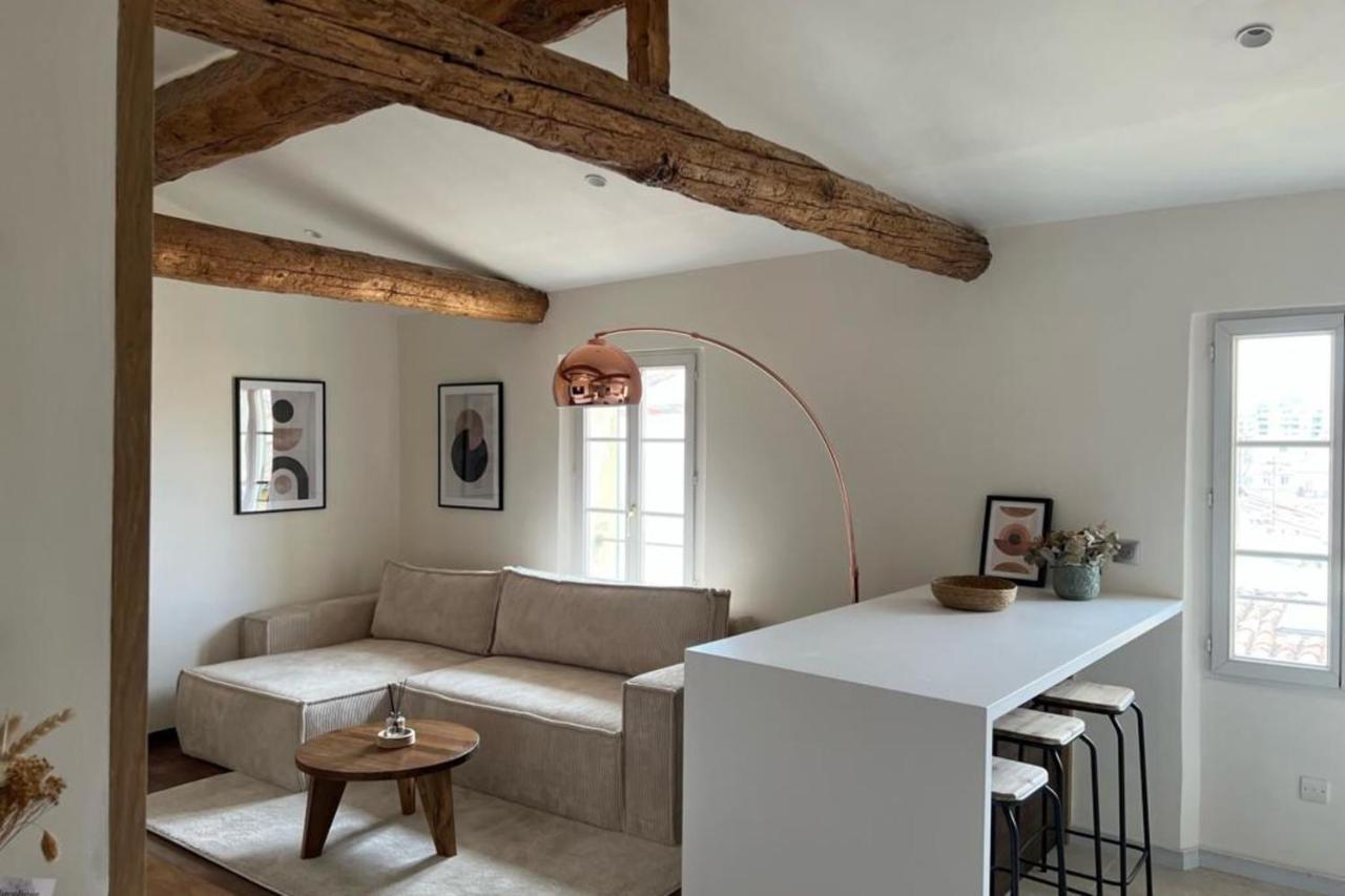Apartment With Mediterranean Charm In The Heart Of The Provencal Market Antibes Bagian luar foto
