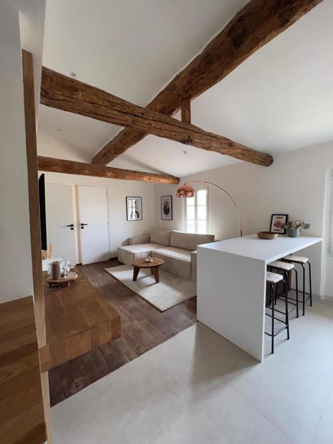Apartment With Mediterranean Charm In The Heart Of The Provencal Market Antibes Bagian luar foto